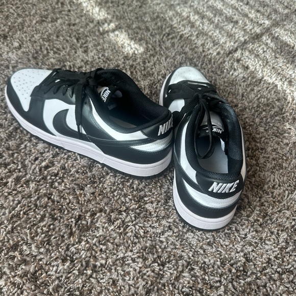 Nike women’s panda dunks - Picture 3 of 5